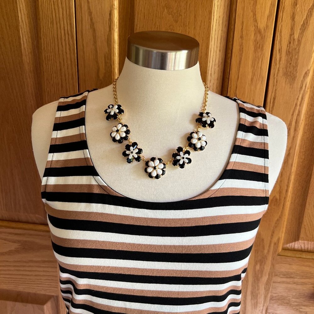 TALBOTS - Black & White Floral Necklace -- Like New - Picture 10 of 12